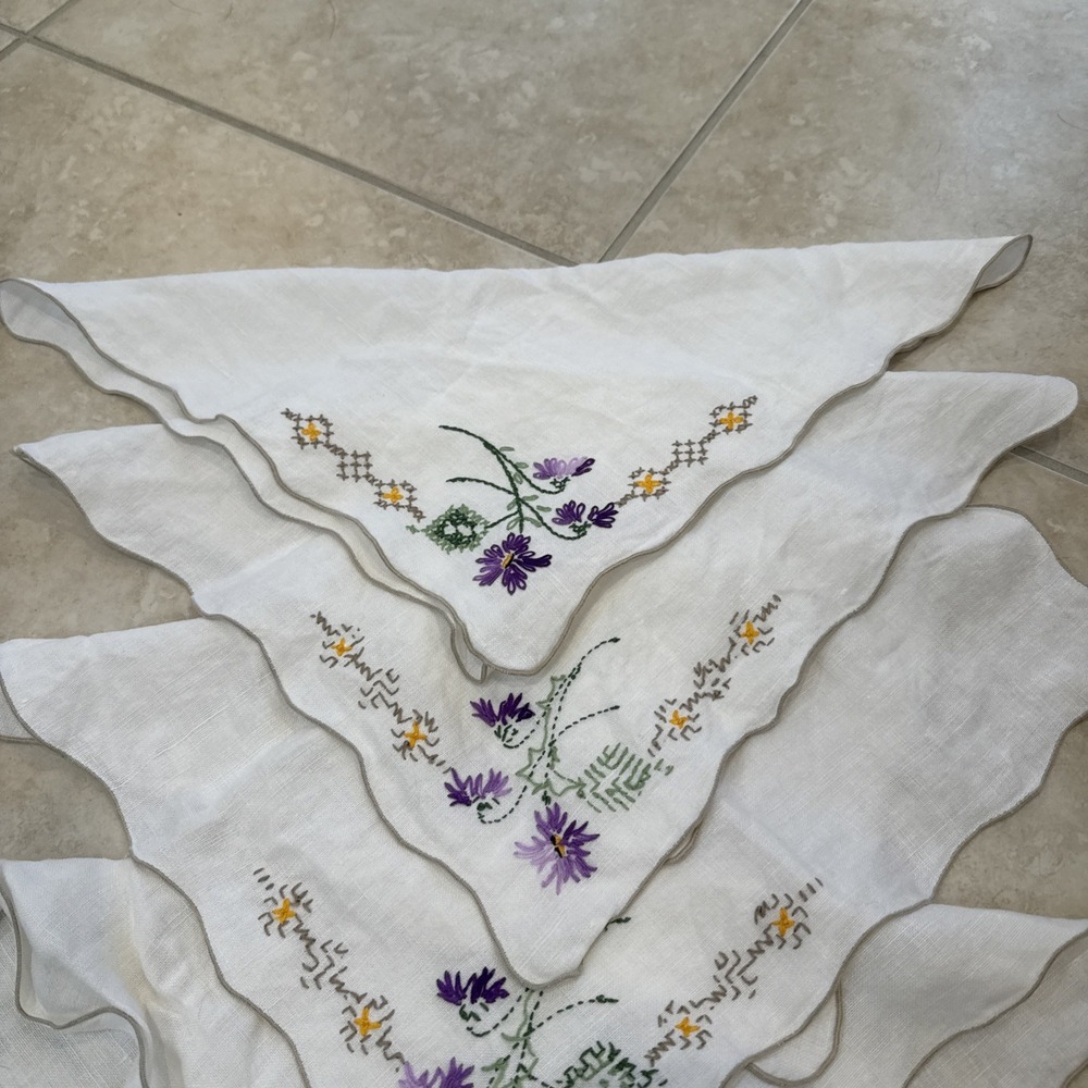 Vintage embroidered‎ Floral handkerchiefs or Napkins 14" by 14" Lot Of 5 - Picture 2 of 11